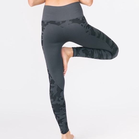 ZYIA Gray Camo Performance Legging - Picture 2 of 9